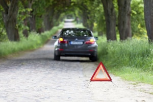 § 15 StVO schreibt vor, dass Sie ein Warndreieck bei einer Panne aufstellen müssen.