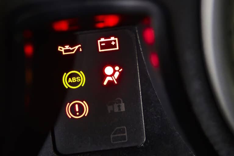 Während Der Fahrt Leuchtet Die Airbagkontrollleuchte Ständig www.bussgeldkatalog.de