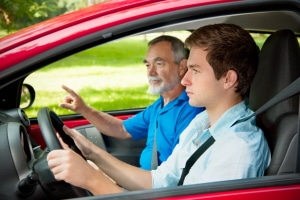 Auf die Autobahn auffahren: In der Fahrschule ist dies ein wichtiges Thema.