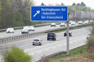 Autobahn: Muss eine Mindestgeschwindigkeit beim Auffahren eingehalten werden?