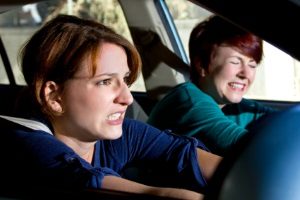 Beim Autofahren im Regen in Aquaplaning geraten? Bewahren Sie Ruhe!