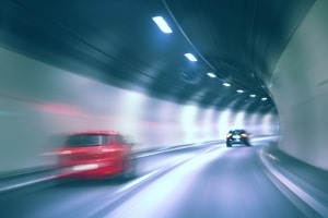 Wie sollten sich Autofahrer in einem Tunnel verhalten?