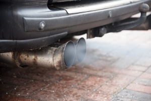 Autos mit wenig Verbrauch gelten als umweltfreundlich, da weniger Schadstoffe ausgestoßen werden.