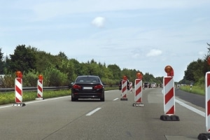 Werden Sie in einer Baustelle auf der Autobahn geblitzt, gilt der übliche Bußgeldkatalog.