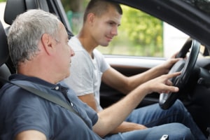 Begleitetes Fahren ist nicht ab 16, sondern ab 17 Jahren erlaubt.