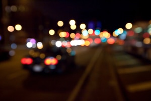 Die Beleuchtung am Auto hinten und vorn sorgt bei schlechten Sichtverhältnissen für eine erhöhte Verkehrssicherheit.