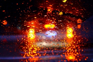 Bei Regen und Dunkelheit unerlässlich: Die Beleuchtung am Kfz.