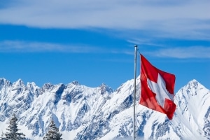 Im Bergland sorgen Schneeketten für Verkehrssicherheit im Winter.