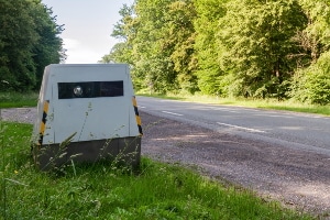 Der Blitzanhänger: Ein mobiler Blitzer, der einem Anhänger ähnelt.