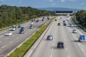 Für die Brückenabstandsmessung eignen sich Autobahnen aufgrund der weiten Einsehbarkeit.