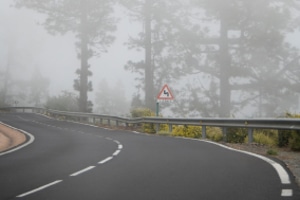 Ein  Bußgeld für eingeschaltete Nebelscheinwerfer ist nicht bei Nebel, Regen oder Schneefall zu erwarten.