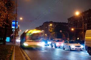 Es droht ein Bußgeld bei einer Xenon-Nachrüstung, wenn die Lampen unzulässig oder nicht vorschriftsmäßig verbaut sind.