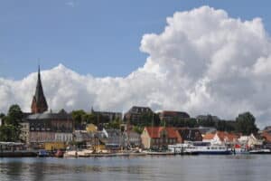 Es gibt keine zentrale Bußgeldstelle in Schleswig Holstein. 