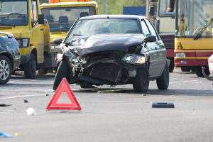 Wenn auf der Dienstreise ein Unfall mit dem eigenen Auto passiert, kommt unter bestimmten Umständen die Firma für die entstandenen Kosten auf.