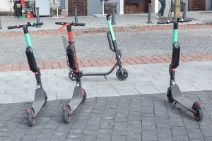 Leisten Sie sich schwerwiegende Regelmissachtungen mit dem E-Scooter, ist der Führerschein weg.