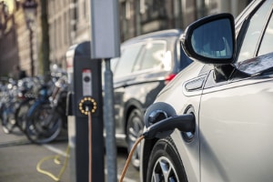 Beim Elektroauto muss die Batterie bei der Versicherung berücksichtigt werden.