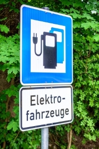 Elektroauto "tanken": Der Preis richtet sich nach dem Anbieter.