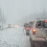 Das Fahren bei Regen kann durchaus zur Herausforderung werden.