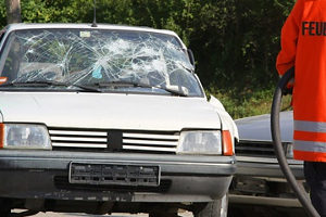 Wenn es beim Fahren ohne Brille zu einem Unfall kommt, kann das teuer für den Fahrer ohne Sehhilfe werden.