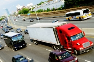 Als Lkw-Fahrer können Sie die Fahrerkarte beantragen. 