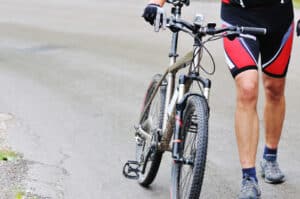 Fahrrad wird schoben