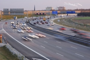 Zur Ausbildung in der Fahrschule gehört auch das Fahren auf der Autobahn.