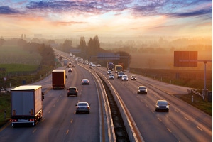 Ferienfahrverbot für Lkw: Auf Autobahnen kann es während der Ferien voll werden. 