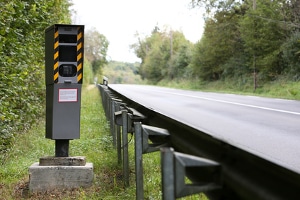 Geblitzt worden auf der Landstraße: Was droht den Temposündern nun?