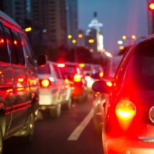 Gefährdungen im Straßenverkehr: Im schlimmsten Fall droht Führerscheinentzug und Freiheitsstrafe.