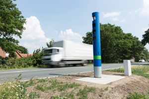 Welche Geschwindigkeit darf ein Lkw auf der Landstraße maximal haben?