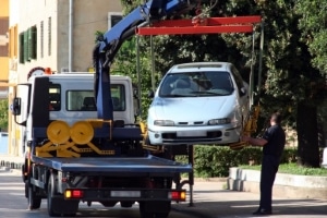 Stehen Sie im temporären Halteverbot, können Sie abgeschleppt werden. Parken Sie Ihr Auto deshalb rechtzeitig um!