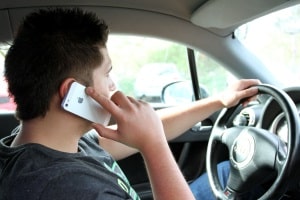 Ist der Tatbestand "Handy am Steuer" gegeben, kann Ihnen gemäß Punkteregelung ein Punkt eingetragen werden.