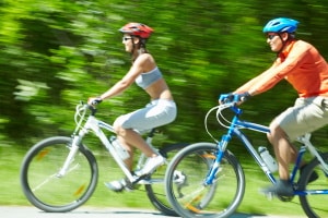 Ist ein Fahrradhelm Pflicht? In Deutschland gilt derzeit keine Helmpflicht auf dem Rad.