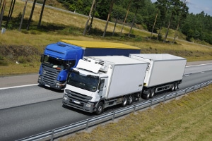 Wie ist die Höchstgeschwindigkeit mit dem Lkw auf der Landstraße definiert?