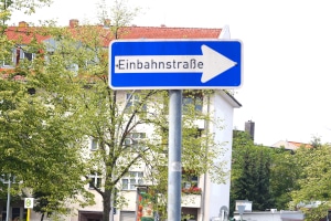 Ist das Überholen in allen Einbahnstraßen verboten?