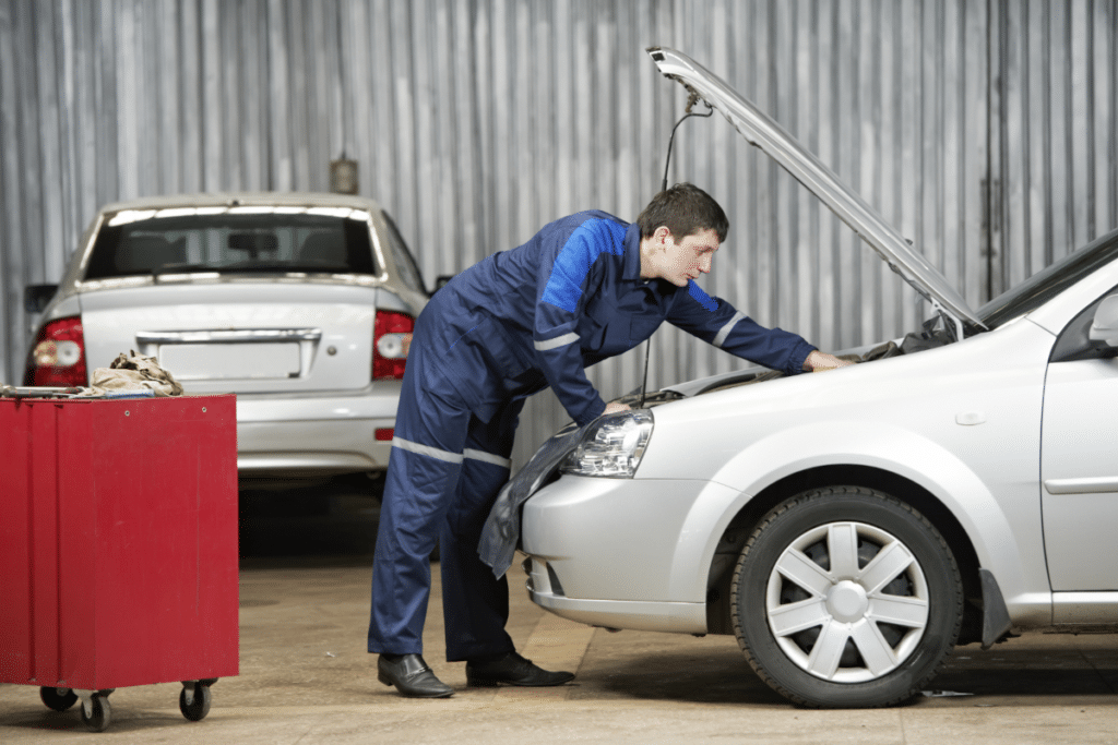 Die Kosten für das Zündkerzen-Wechseln hängten von Fahrzeugtyp und Materialpreis ab.