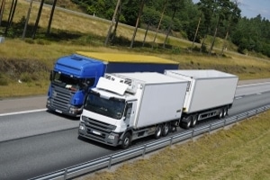 Es gilt für einen Lkw von 3,0 t eine andere Geschwindigkeit auf der Autobahn als für einen 3,5-Tonner.