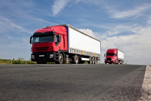 Zu lange unterwegs mit dem Lkw: Eine Fahrzeitüberschreitung kann Konsequenzen haben.