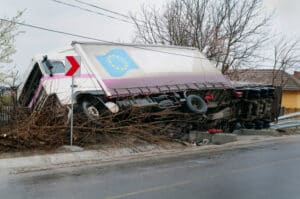 Ein Lkw-Unfall kann großen Schaden verursachen.