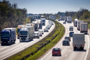 Gibt es eigentlich eine einzuhaltende Mindestgeschwindigkeit auf der Autobahn?