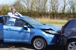 Mit einem Neuwagen-Unfall geht eine Wertminderung einher.