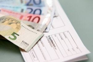 Begeht ein Verkehrsteilnehmer eine Ordnungswidrigkeit droht ein Bußgeld.