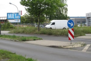 Ist das Parken auf einer Verkehrsinsel erlaubt oder nicht?