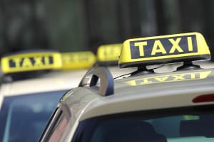 Taxifahrer benötigen einen Personenbeförderungsschein.