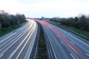 Zu den Pflichtstunden für den Führerschein zählt die Autobahnfahrt.