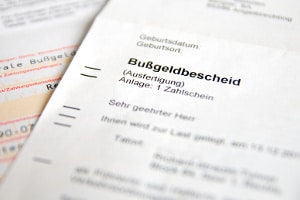 Wurde die Geschwindigkeitsmessung durch private Blitzer ausgeführt, könnte der Bußgeldbescheid ungültig sein.