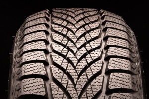Reifen ohne Laufrichtung erkennen Sie daran, dass diese kein V-förmiges Profil aufweisen.