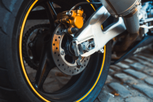 Reifengrößen für das Motorrad enthalten ebenso Werte aus Lastindex- und Geschwindigkeitsindex-Tabellen.