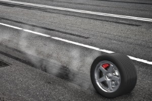 Die Kosten der Reifenpanne übernimmt die Vollkasko nur, wenn der Reifen z. B. durch Vandalismus beschädigt wurde.