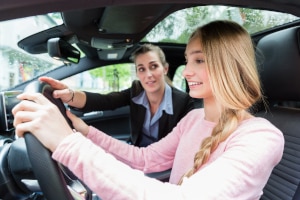 Richtig parken lernen: In der Fahrschule können Sie üben.